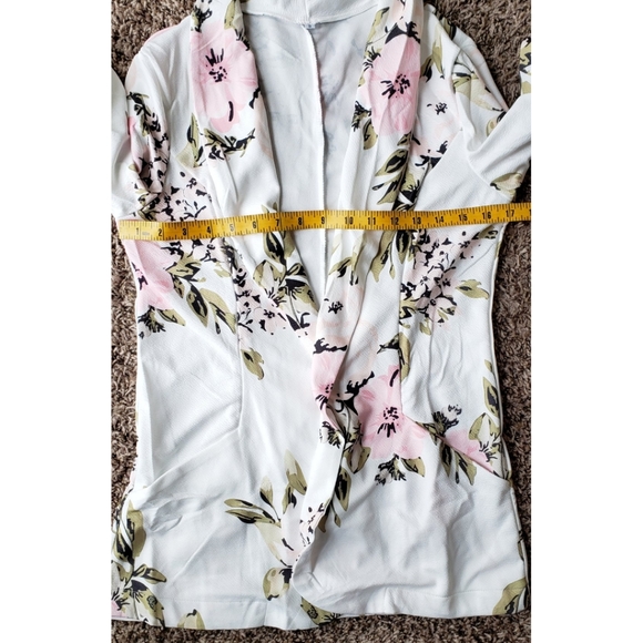 *HOST PICK* BRAND NEW Women's floral blazer SMALL - Picture 5 of 7
